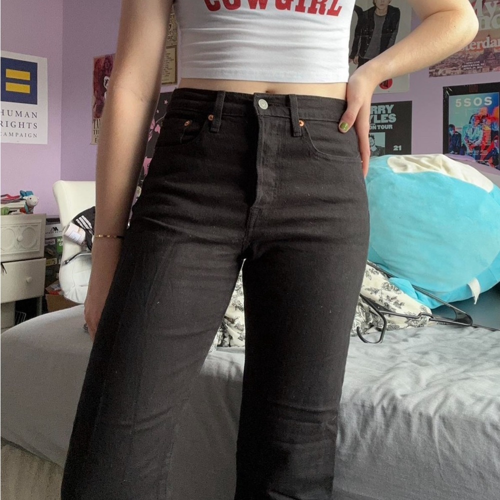 womens black levi’s straight leg jeans
